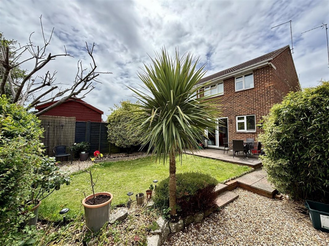 2 bedroom property for sale in Watery Lane, Upton £295,000