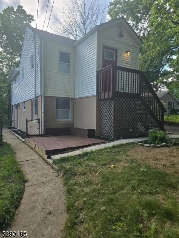 32 Harvard Tr, Hopatcong, NJ 07843