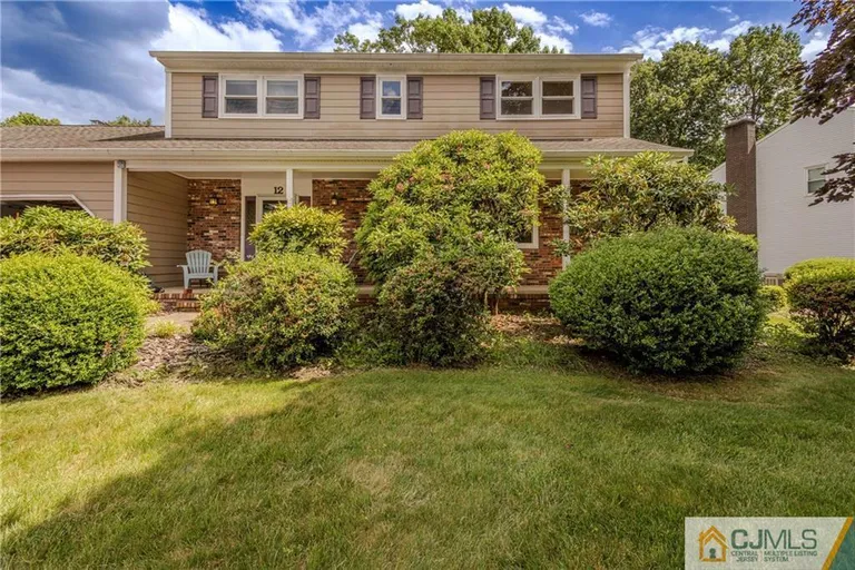 12 Candle Ln, East Brunswick, NJ 08816
