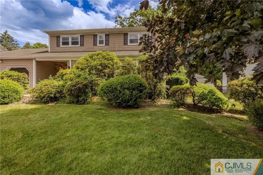 12 Candle Ln, East Brunswick, NJ 08816