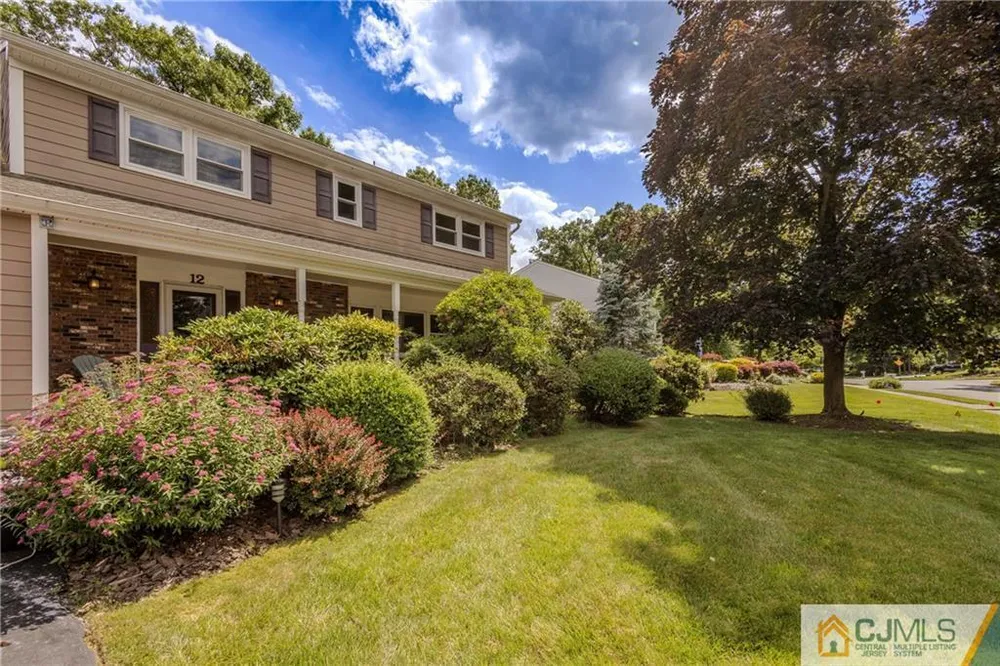 12 Candle Ln, East Brunswick, NJ 08816