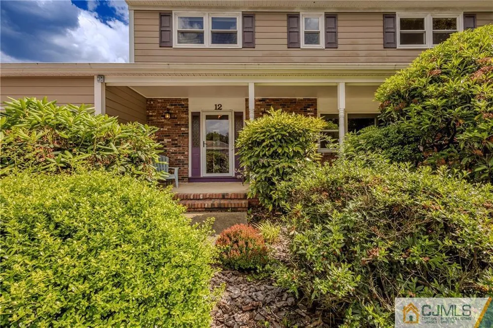 12 Candle Ln, East Brunswick, NJ 08816