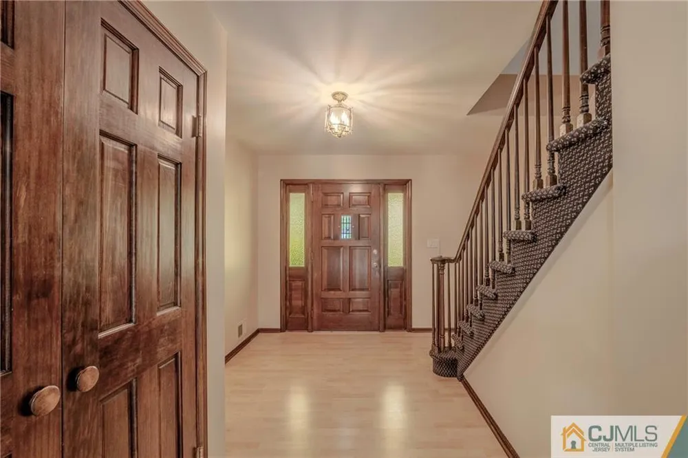 12 Candle Ln, East Brunswick, NJ 08816