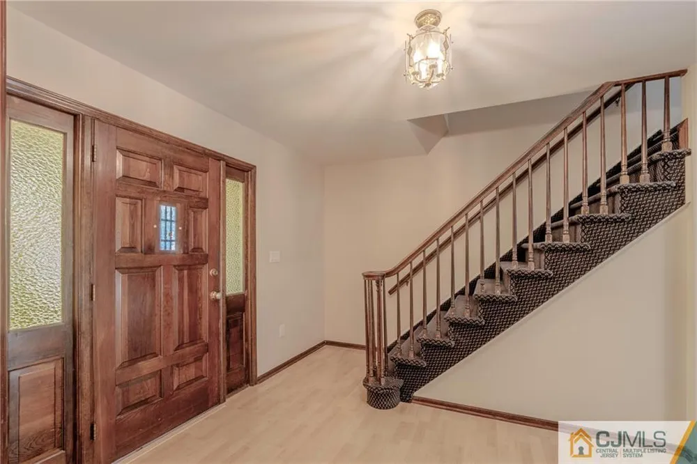 12 Candle Ln, East Brunswick, NJ 08816