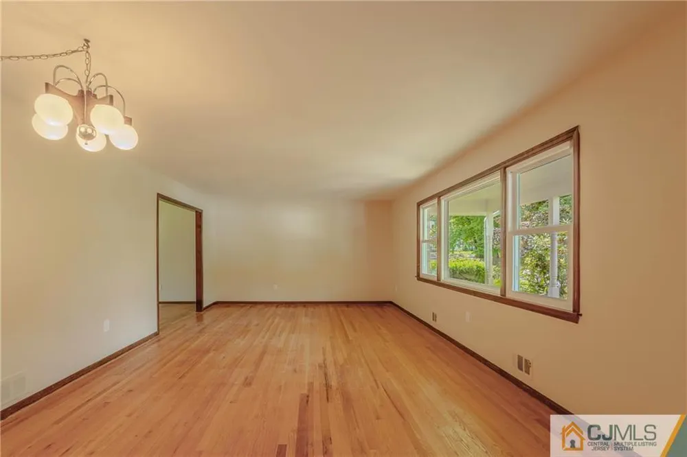 12 Candle Ln, East Brunswick, NJ 08816
