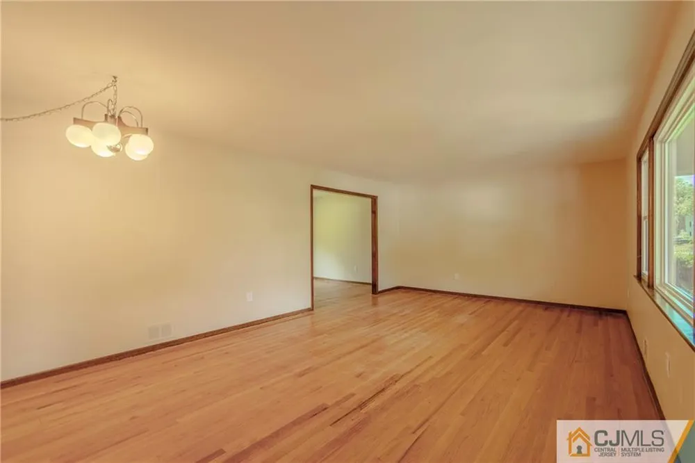 12 Candle Ln, East Brunswick, NJ 08816