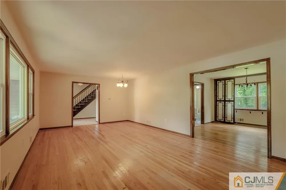 12 Candle Ln, East Brunswick, NJ 08816