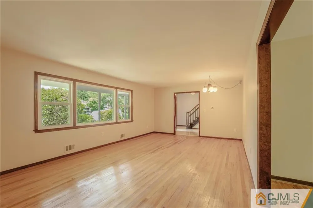 12 Candle Ln, East Brunswick, NJ 08816