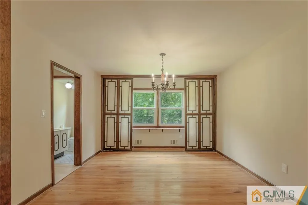 12 Candle Ln, East Brunswick, NJ 08816