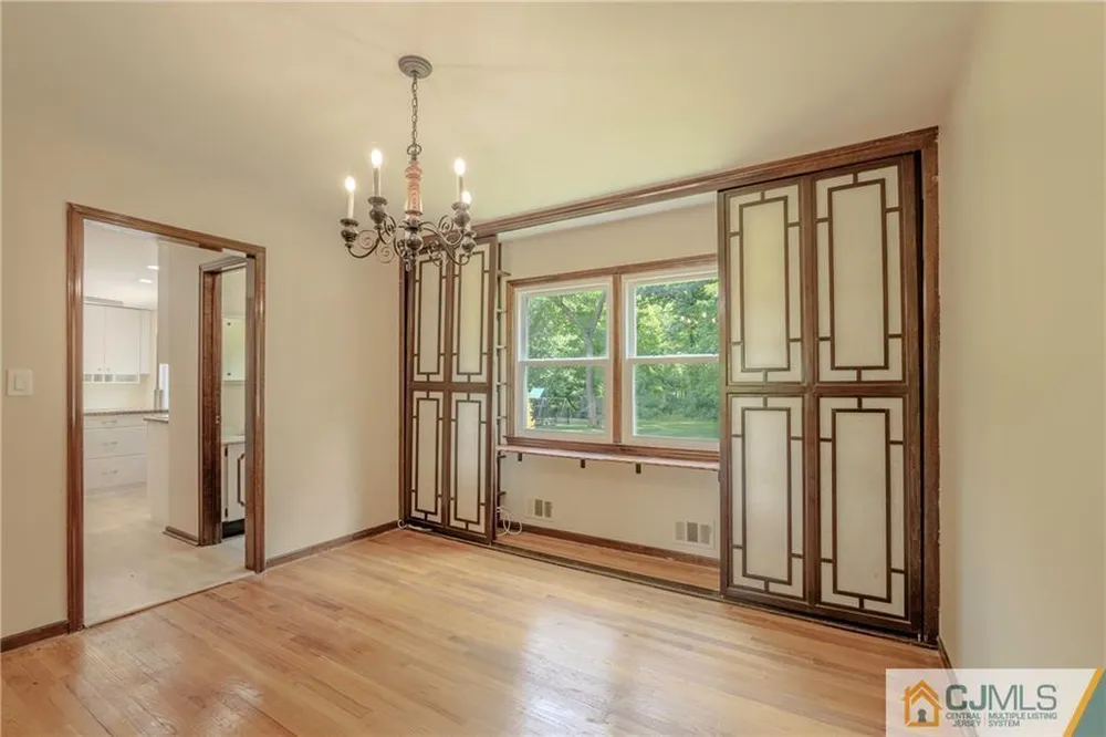 12 Candle Ln, East Brunswick, NJ 08816