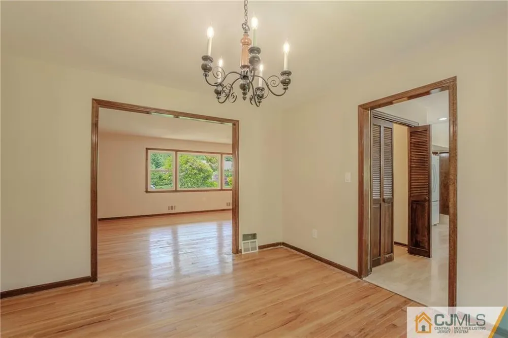12 Candle Ln, East Brunswick, NJ 08816