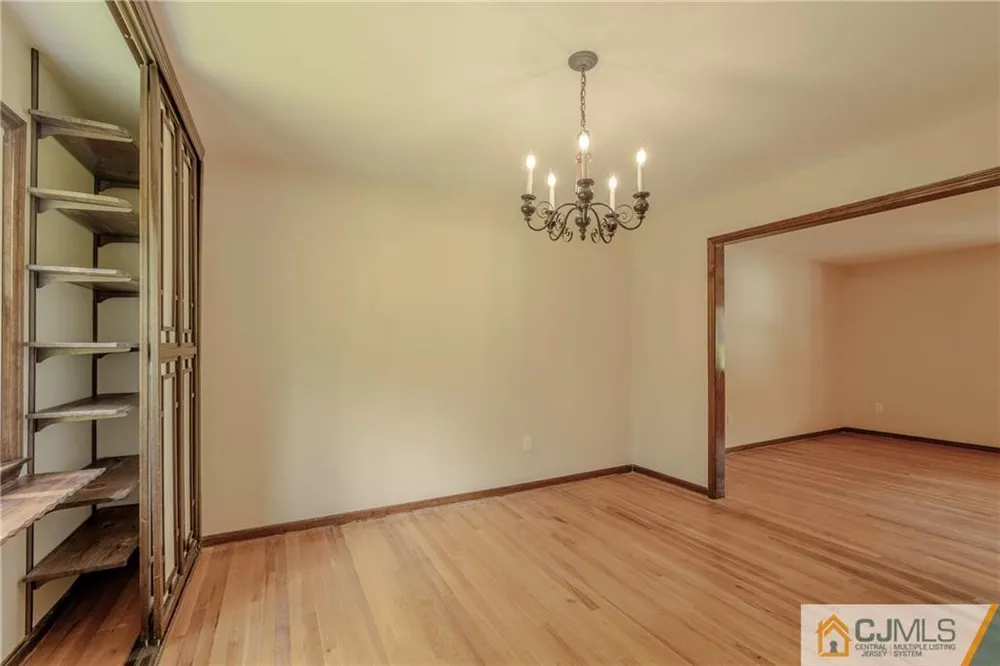 12 Candle Ln, East Brunswick, NJ 08816