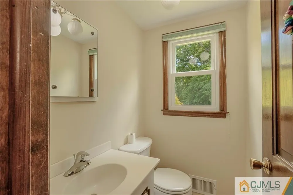12 Candle Ln, East Brunswick, NJ 08816