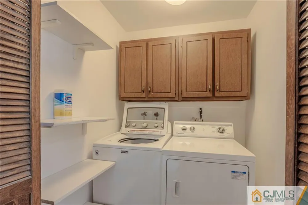 12 Candle Ln, East Brunswick, NJ 08816