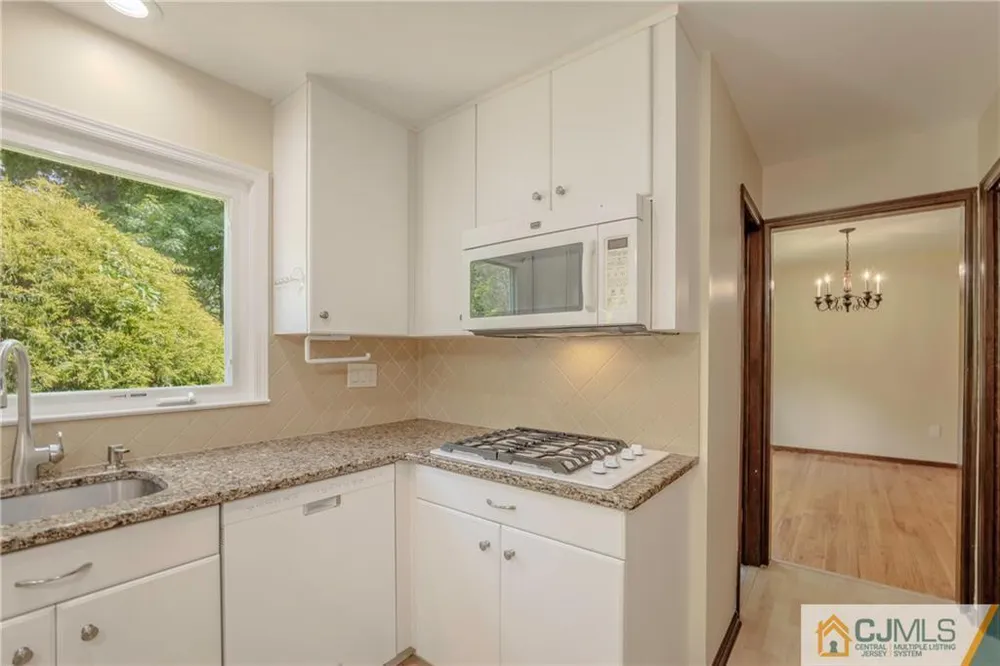 12 Candle Ln, East Brunswick, NJ 08816