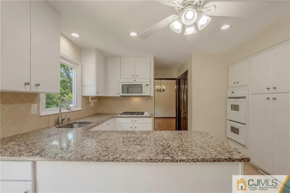12 Candle Ln, East Brunswick, NJ 08816