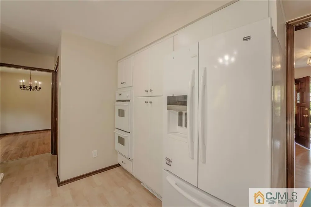 12 Candle Ln, East Brunswick, NJ 08816