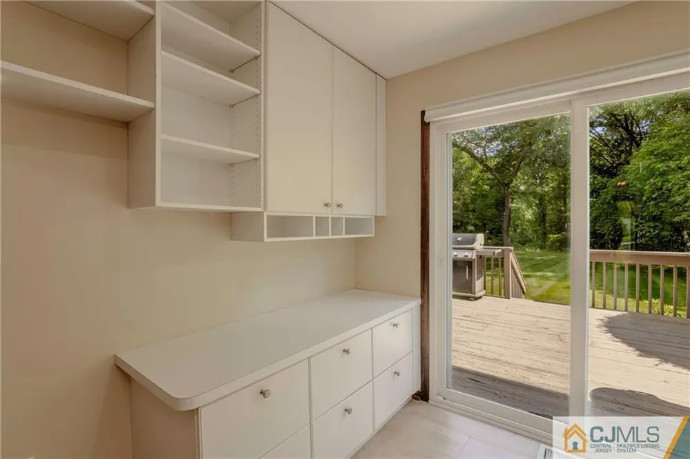 12 Candle Ln, East Brunswick, NJ 08816