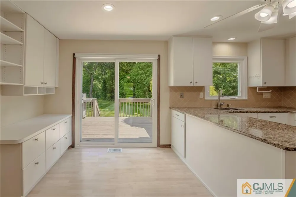 12 Candle Ln, East Brunswick, NJ 08816
