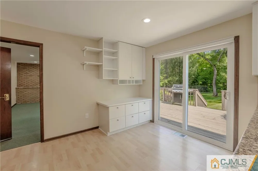 12 Candle Ln, East Brunswick, NJ 08816