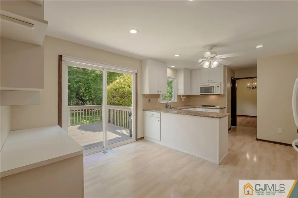 12 Candle Ln, East Brunswick, NJ 08816