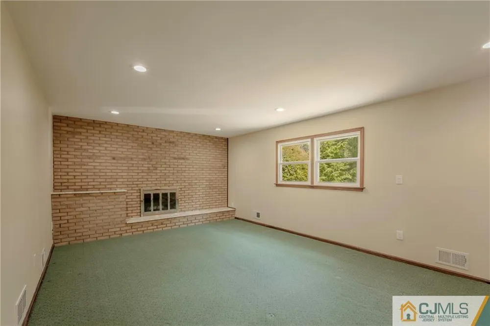 12 Candle Ln, East Brunswick, NJ 08816