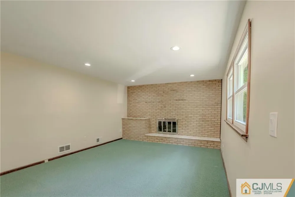 12 Candle Ln, East Brunswick, NJ 08816