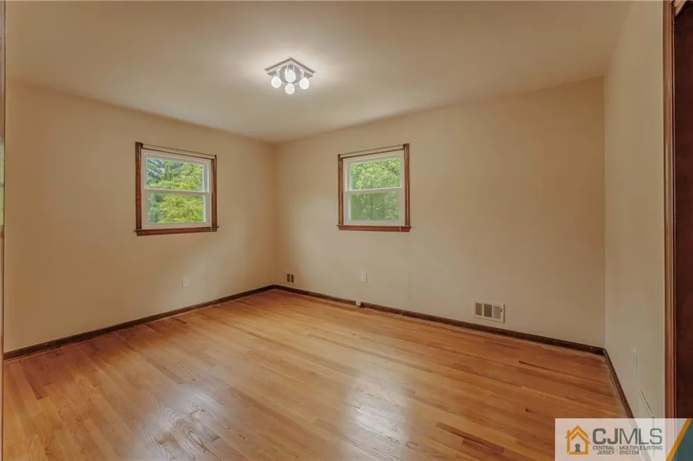 12 Candle Ln, East Brunswick, NJ 08816