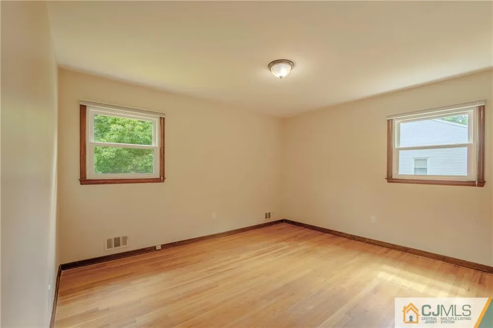 12 Candle Ln, East Brunswick, NJ 08816