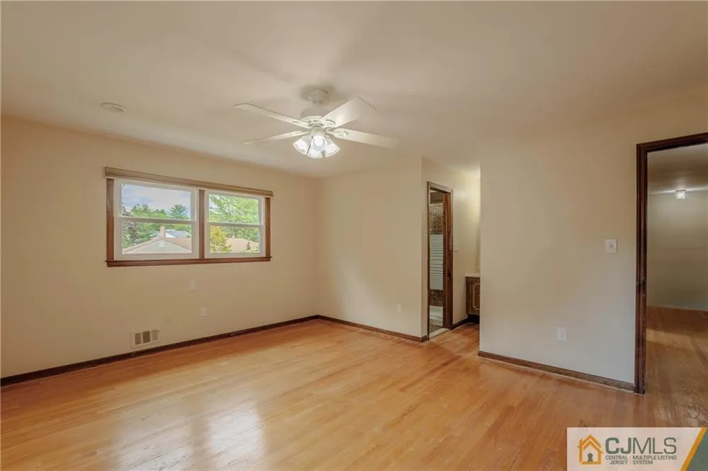 12 Candle Ln, East Brunswick, NJ 08816