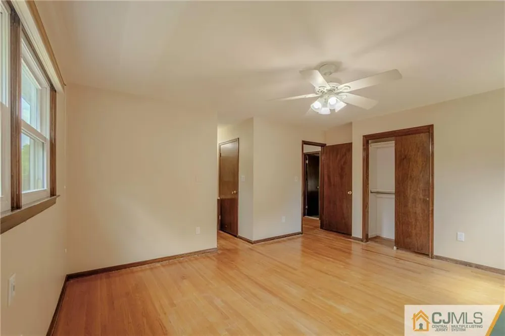 12 Candle Ln, East Brunswick, NJ 08816
