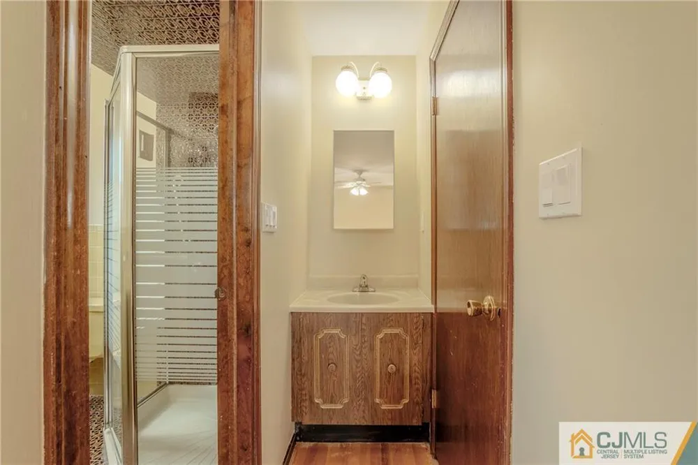 12 Candle Ln, East Brunswick, NJ 08816