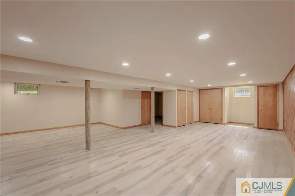 12 Candle Ln, East Brunswick, NJ 08816