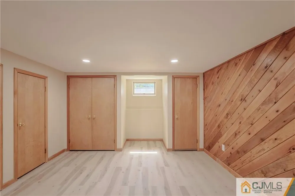 12 Candle Ln, East Brunswick, NJ 08816