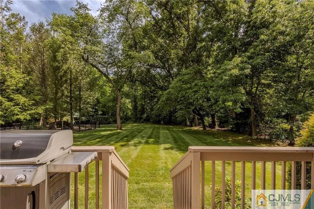 12 Candle Ln, East Brunswick, NJ 08816