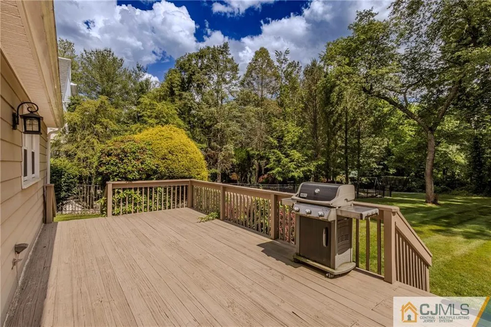 12 Candle Ln, East Brunswick, NJ 08816