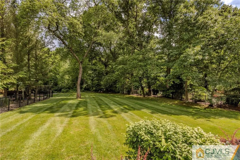 12 Candle Ln, East Brunswick, NJ 08816