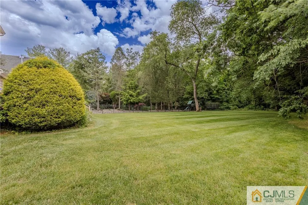 12 Candle Ln, East Brunswick, NJ 08816