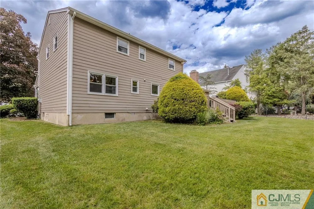 12 Candle Ln, East Brunswick, NJ 08816
