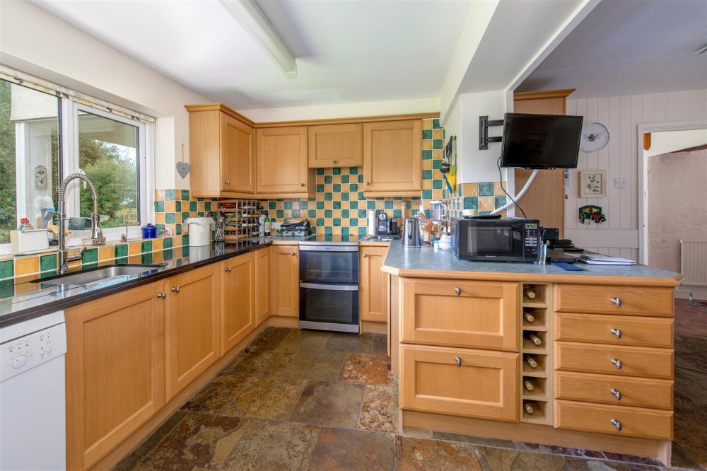 Stags 5 bedroom property for sale in Ham, Taunton