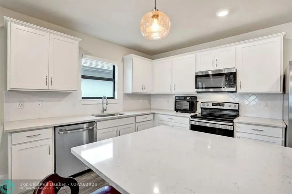 3000 Shortleaf Ave, Lauderdale Lakes, FL 33311