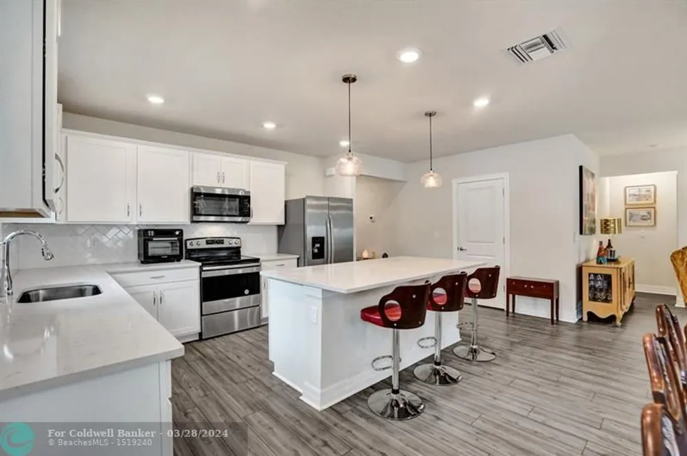 3000 Shortleaf Ave, Lauderdale Lakes, FL 33311
