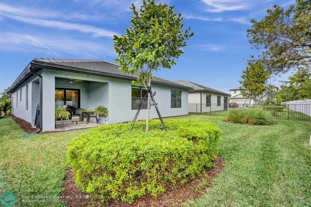 3000 Shortleaf Ave, Lauderdale Lakes, FL 33311