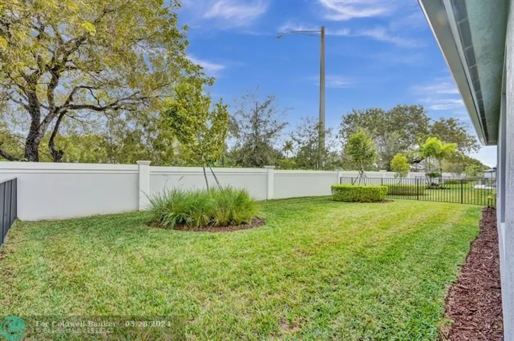 3000 Shortleaf Ave, Lauderdale Lakes, FL 33311