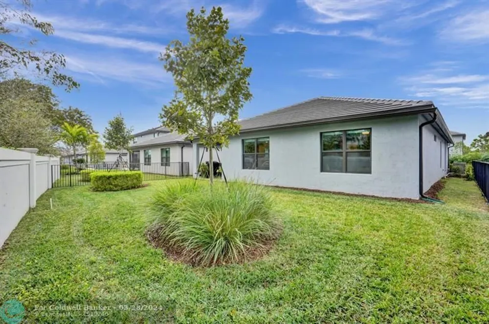 3000 Shortleaf Ave, Lauderdale Lakes, FL 33311
