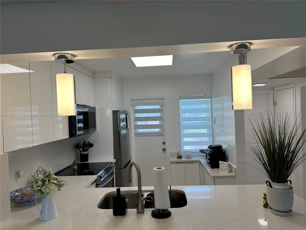 2223 Park Ln, Hollywood, FL 33021