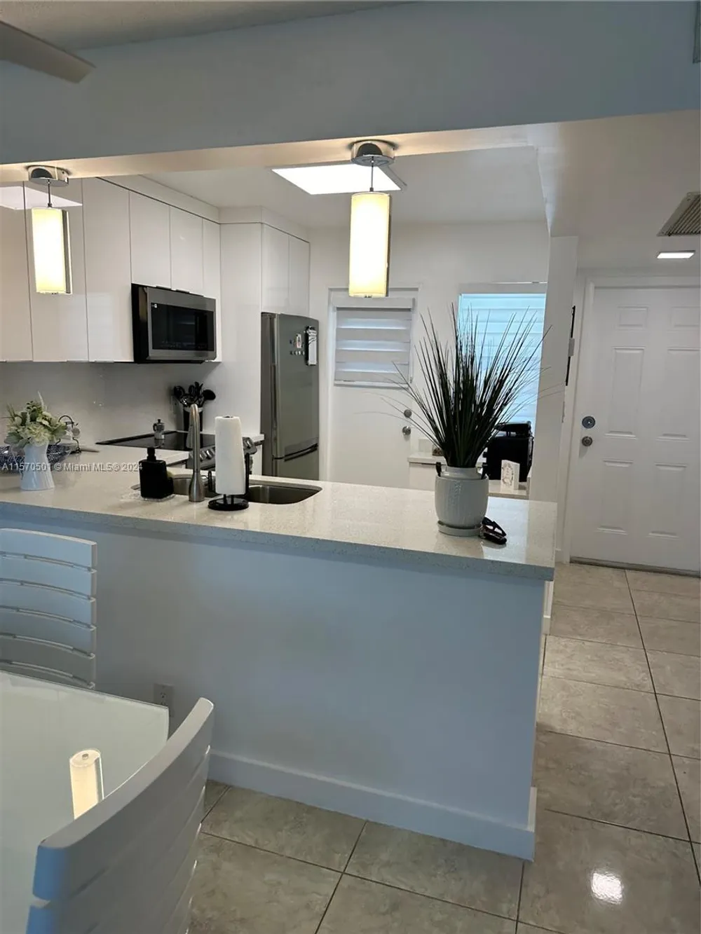 2223 Park Ln, Hollywood, FL 33021