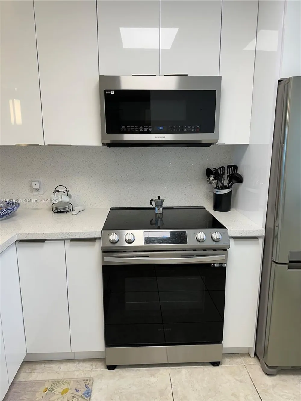 2223 Park Ln, Hollywood, FL 33021