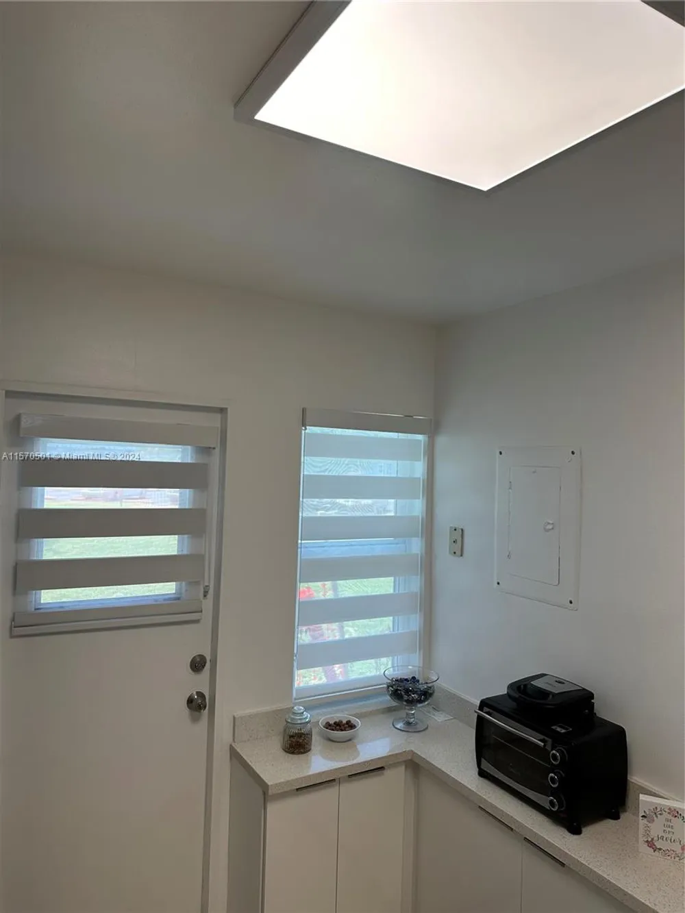 2223 Park Ln, Hollywood, FL 33021