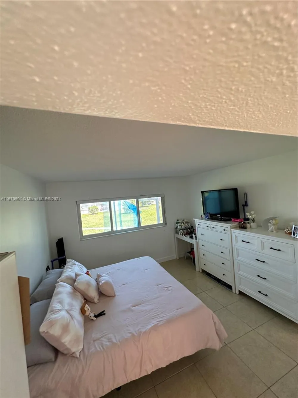 2223 Park Ln, Hollywood, FL 33021